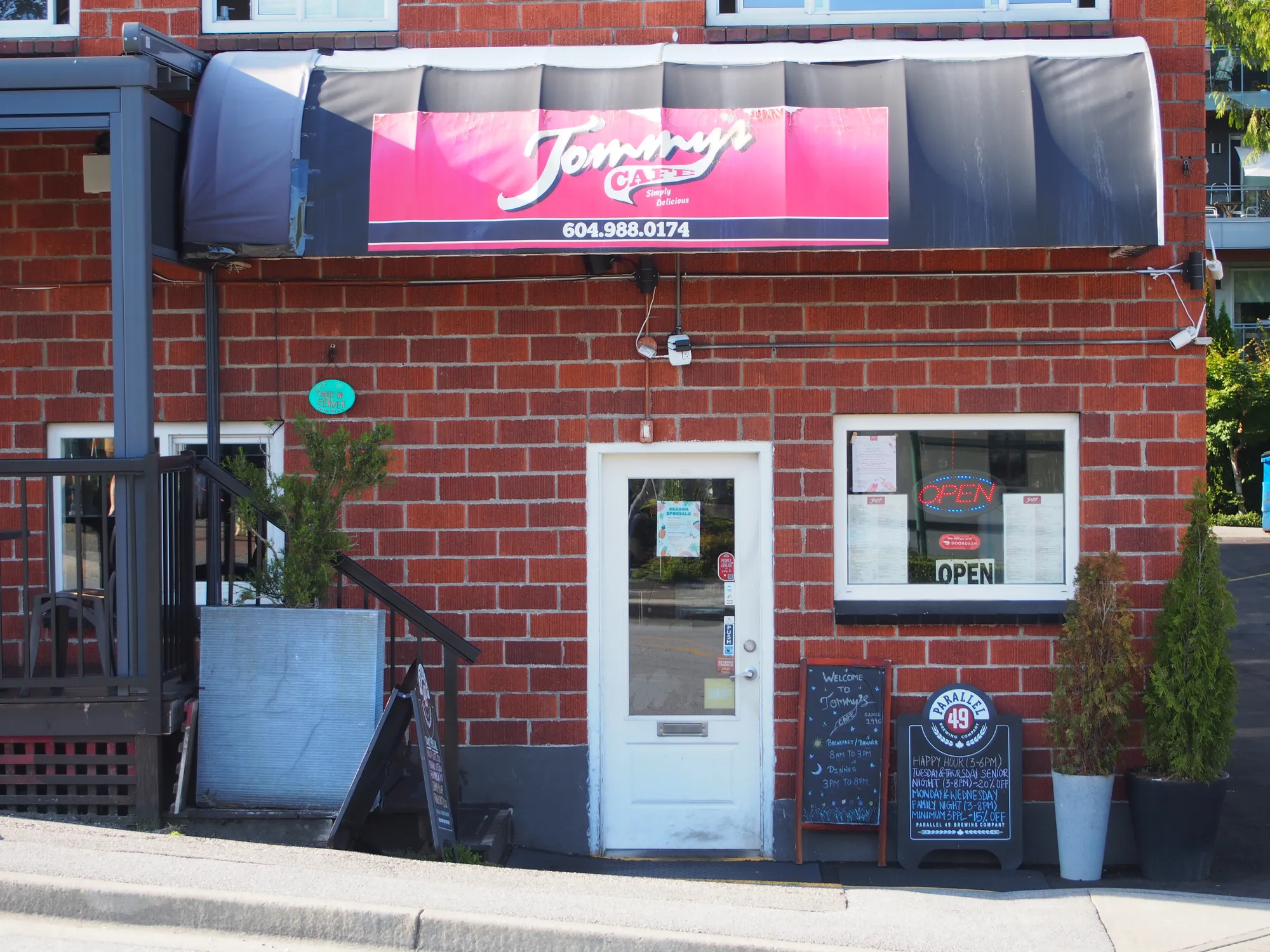 01-tommys-north-van