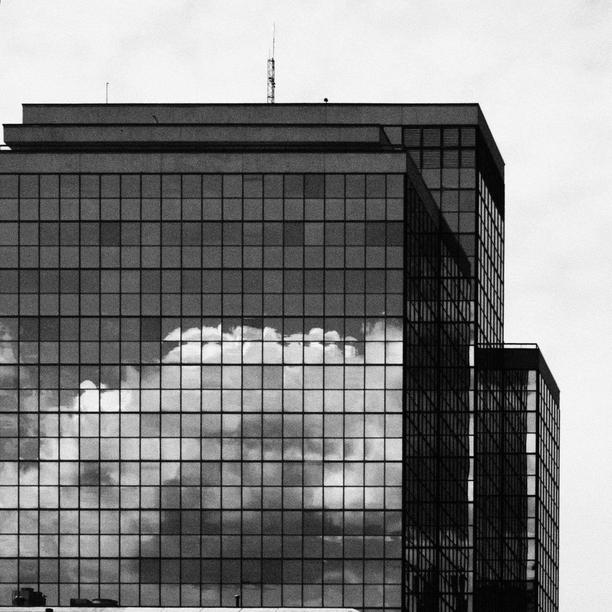 12-robson-skyscraper-cloud