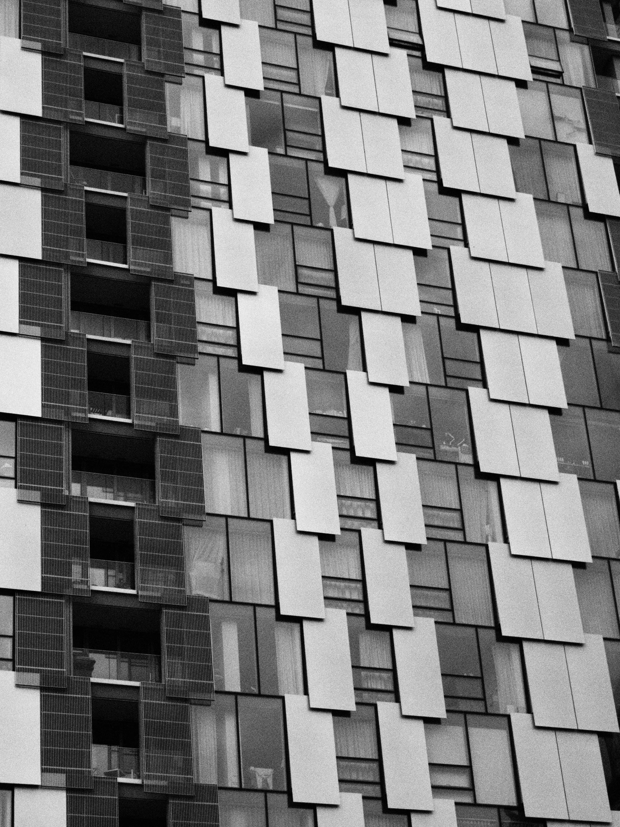 13-dt-bw-bg-building